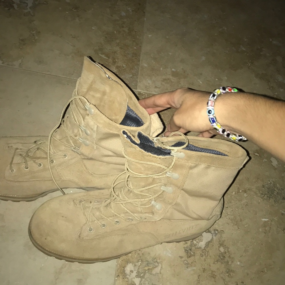 ARMY BOOTS SLIGHTLY USED